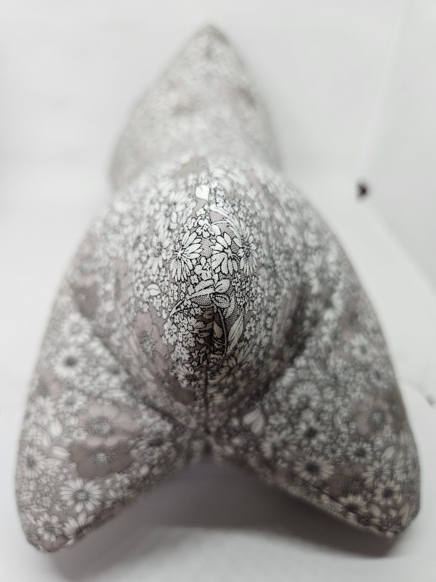 RELAX - Nackenkissen »Blume mit grau« - Small & Sweet Manufaktur