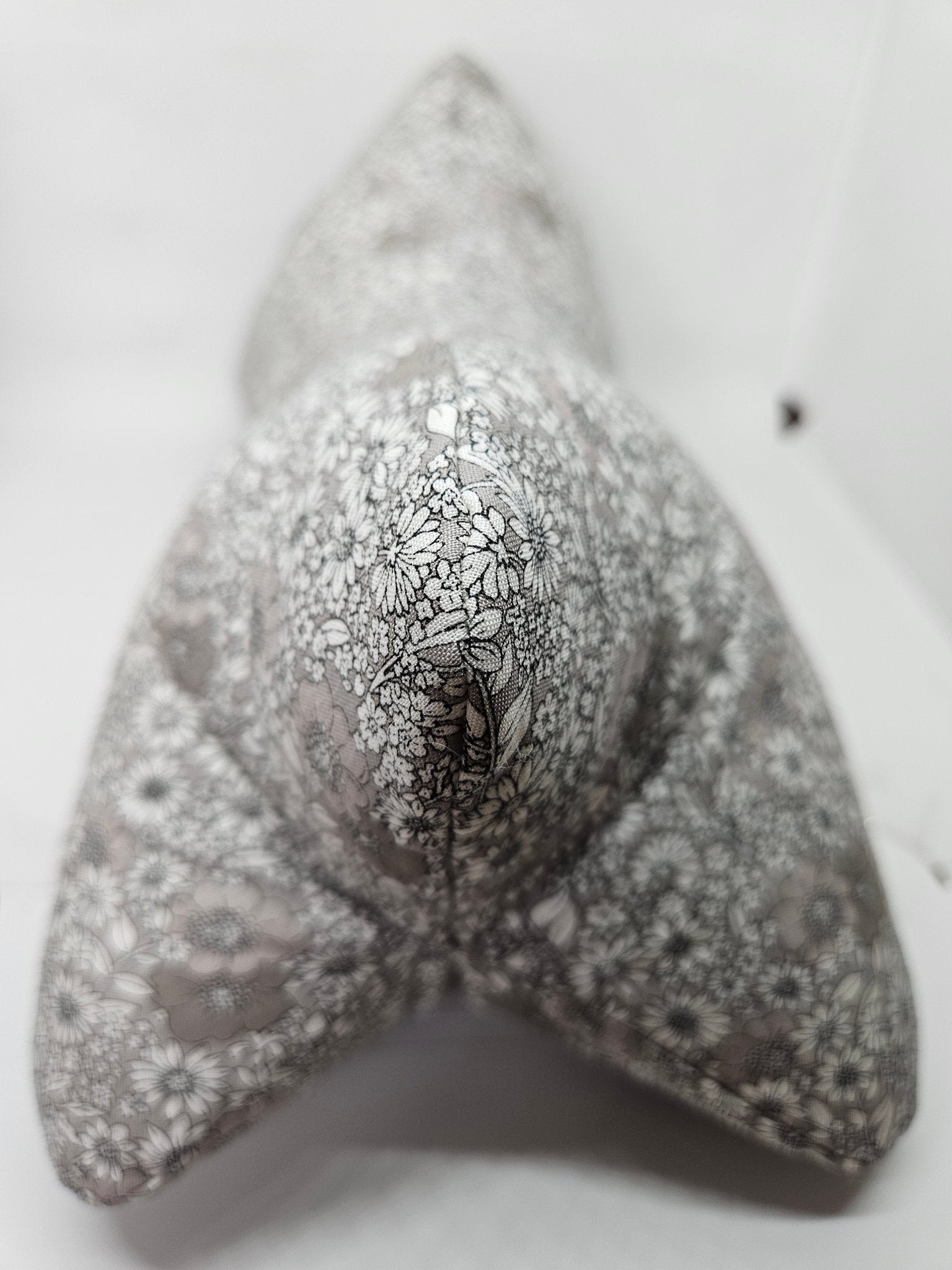 RELAX - Nackenkissen »Blume mit grau« - Small & Sweet Manufaktur
