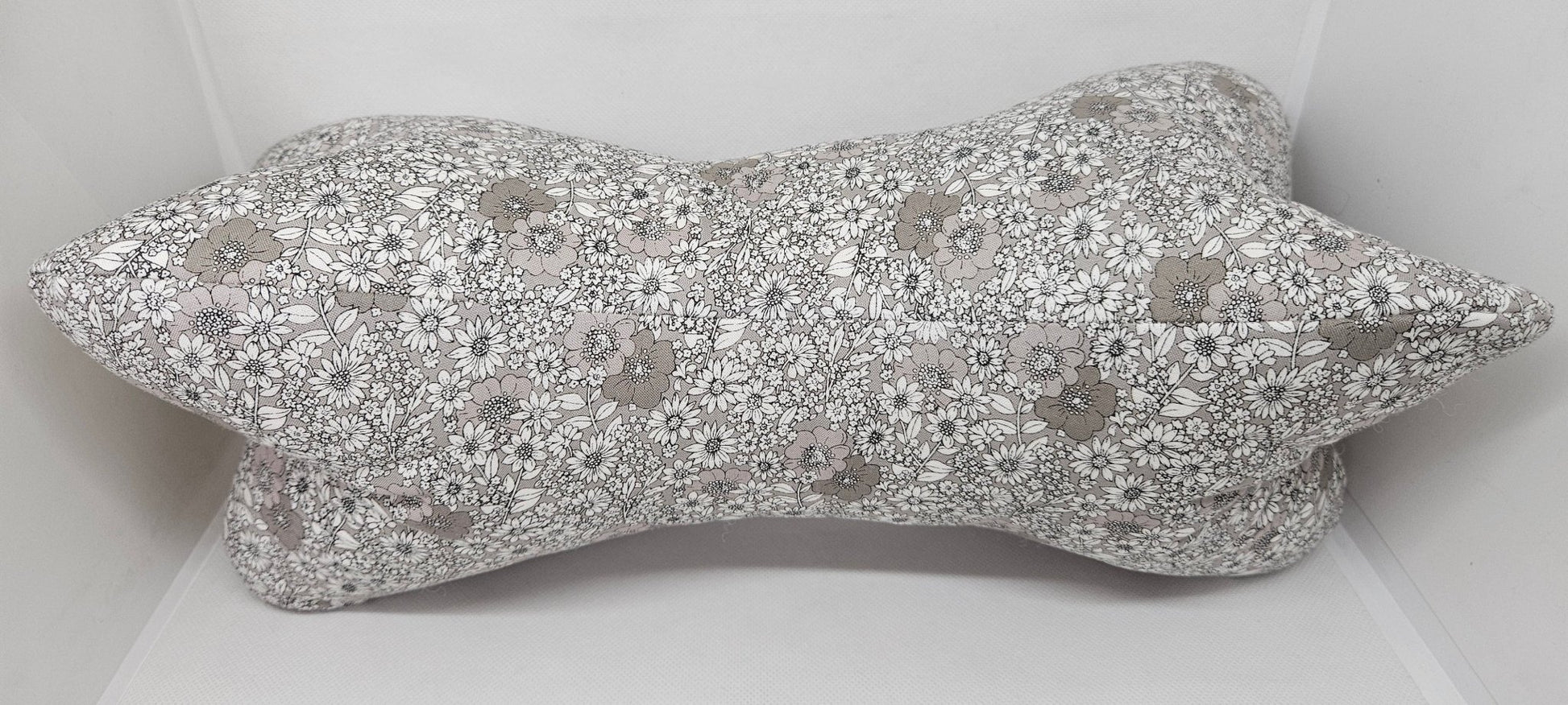 RELAX - Nackenkissen »Blume mit grau« - Small & Sweet Manufaktur