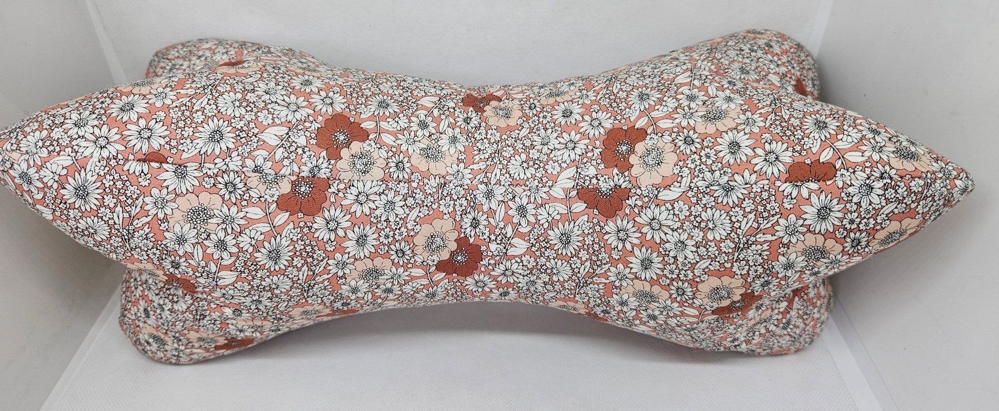 RELAX - Nackenkissen »Blume mit weinrot« - Small & Sweet Manufaktur